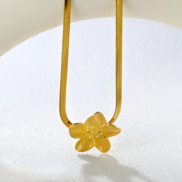 Gold-Tone_Floral_Pendant_Necklace_for_Women