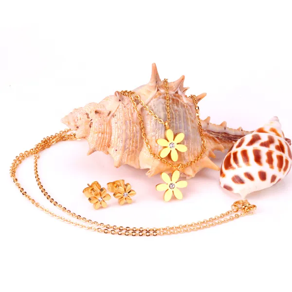 Gold_Plated_Floral_Necklace_And_Earrings_Set_for_Women
