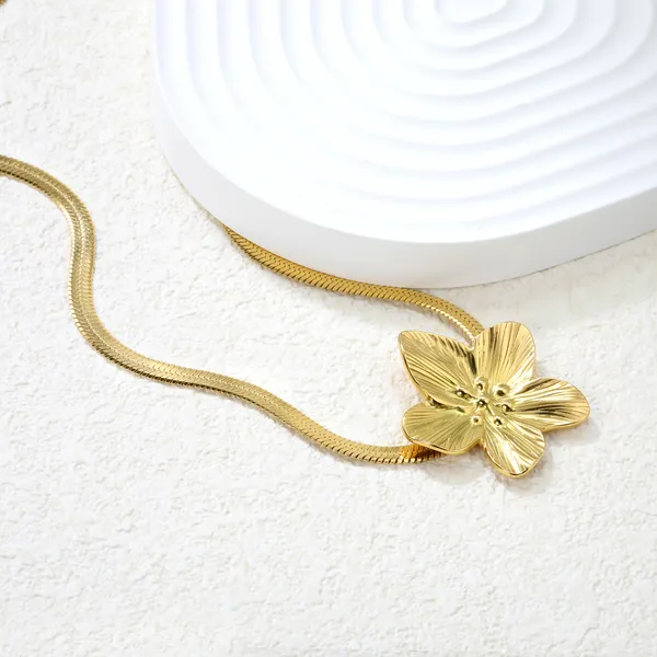 Gold-Tone_Floral_Pendant_Necklace_for_Women