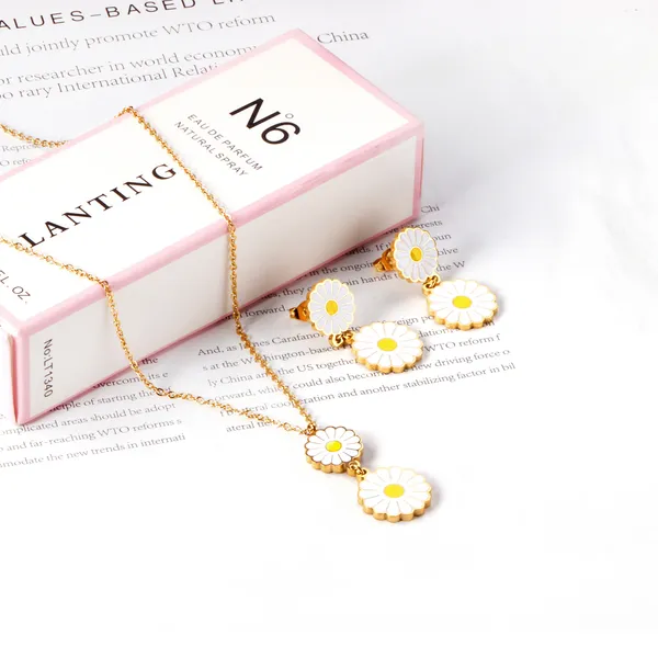 Gold_Tone_Floral_Necklace_And_Earrings_Set_for_Women