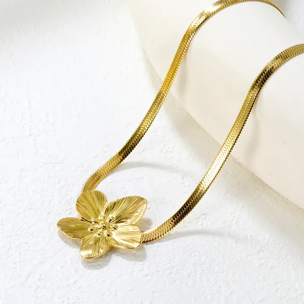 Gold-Tone_Floral_Pendant_Necklace_for_Women