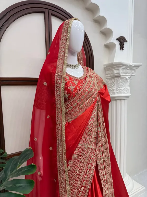 Red_Embroidered_Saree_for_Women