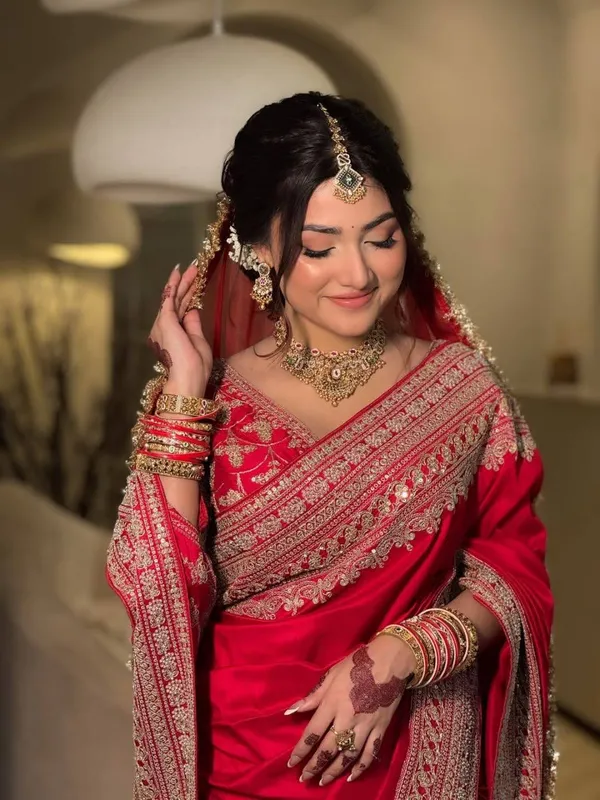 Red_Embroidered_Saree_for_Women