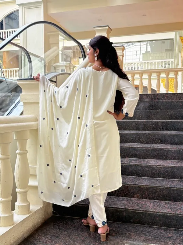 Featuring_beautiful_Heavy_Suit_Set_which_is_beautifully_decorated_Embroidered🪡._It_is_paired_with_matching_pants_with_duppata_with_Embroidery🪡.Complet_Lining_with_Beautiful_work_in_duppata*