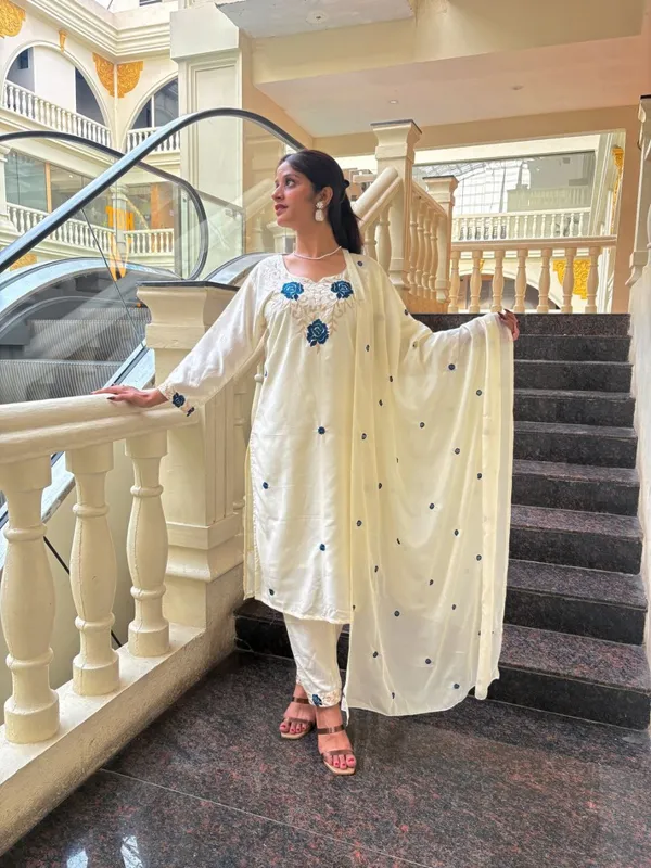 Featuring_beautiful_Heavy_Suit_Set_which_is_beautifully_decorated_Embroidered🪡._It_is_paired_with_matching_pants_with_duppata_with_Embroidery🪡.Complet_Lining_with_Beautiful_work_in_duppata*