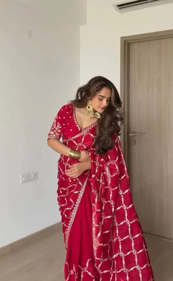 Magenta_Embroidered_Saree_for_Women