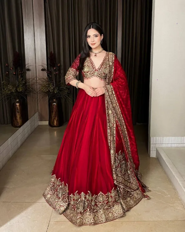 Red_Embroidered_Flared_Lehenga_Choli_Set_for_Women