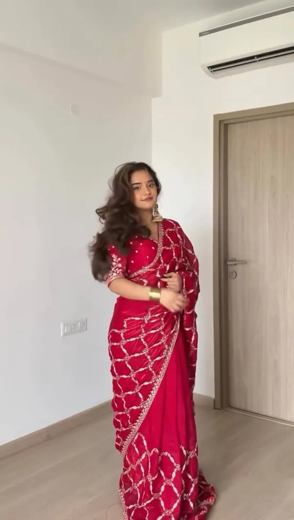 Magenta_Embroidered_Saree_for_Women
