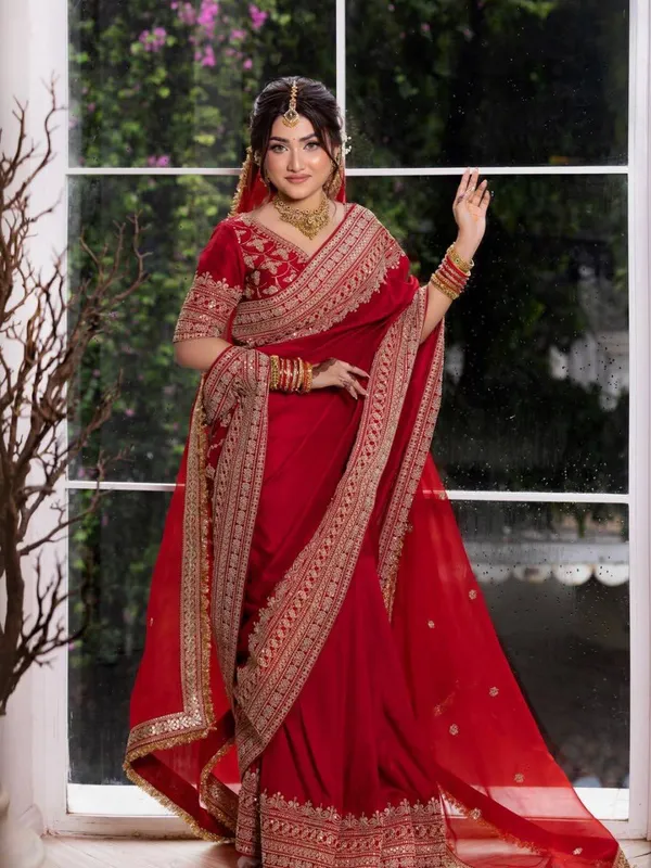 Red_Embroidered_Saree_for_Women
