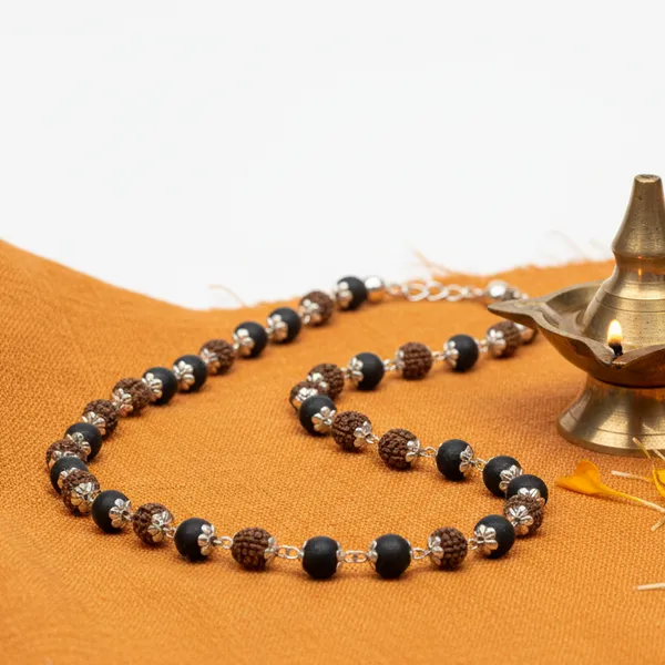 Rudraksha_Karungali_Cap_Mala_For_Protection_Focus