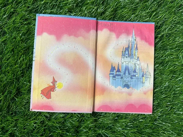 Cinderella_Walt_Disney_Default_Title