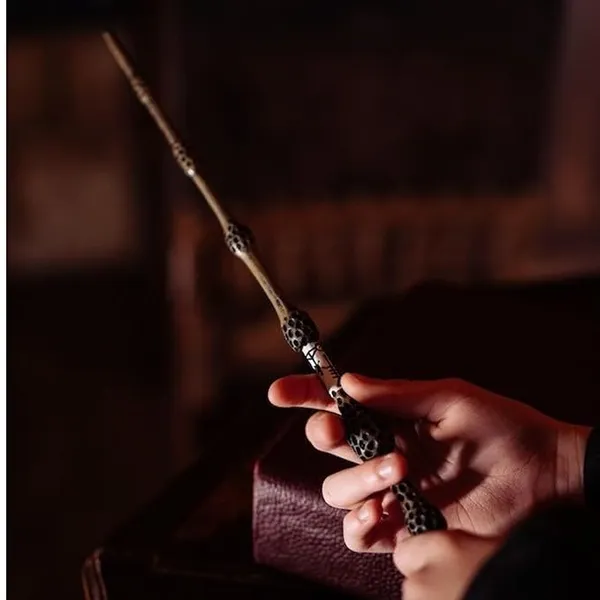 Harry_Potter_Fire_Wand_Special_Edition_Stick_Gifts_Voldermort_White