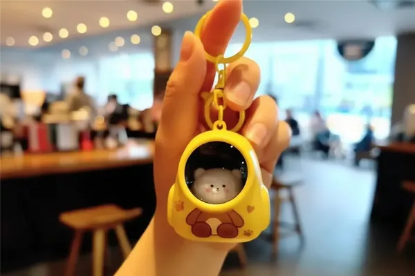 Cute_Astro_Cat_Light_Up_Backpack_Keychain_Limited_Edition_Yellow_Pack_Of_5