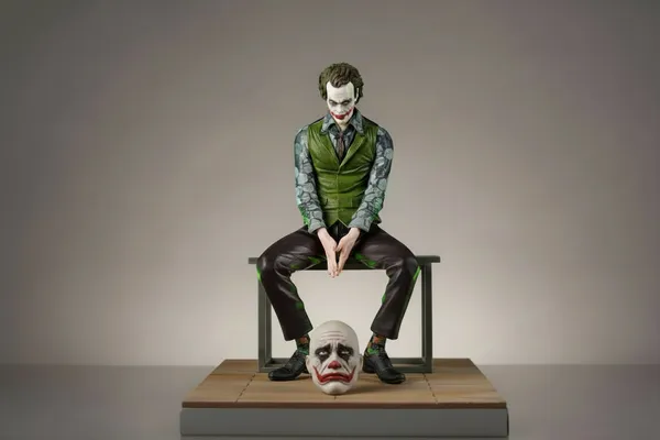 Joker_The_Dark_Knight_Sitting_Action_Figure_23cm_Default_Title