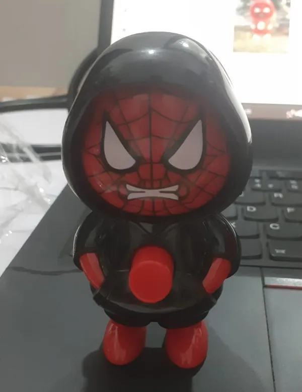 Spider_Man_Mood_Swings_Face_Changing_Keychain_Pack_Of_3_Limited_Edition_Red