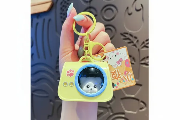 Cute_Cat_Hand_Bag_Light_Up_Keychain_Yellow_Pack_Of_3