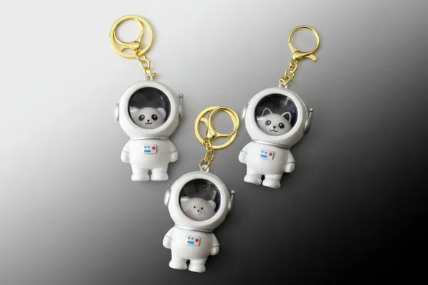 Cute_Astro_Bear_Light_Up_Backpack_Keychain_White_Pack_Of_3