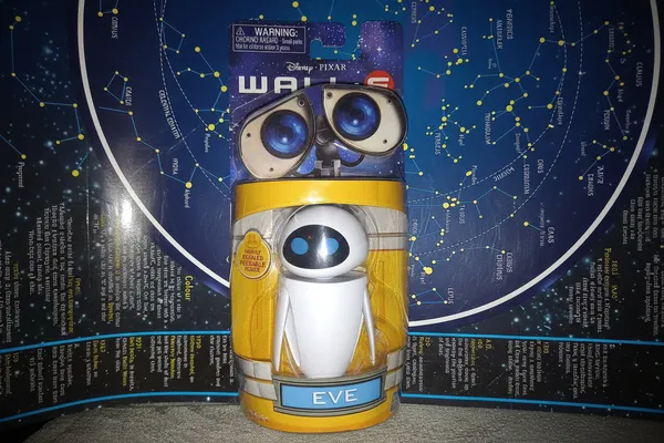 Disney_Pixar_Wall_E_Thinkway_Transforming_Eve_Robot_Default_Title