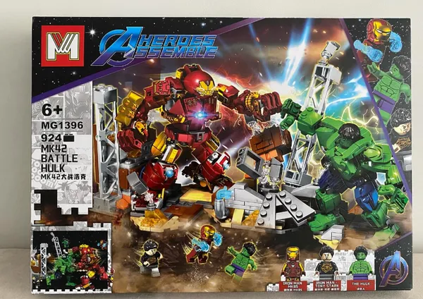 Heroes_Assemble_Mg1396_Simulating_A_Battle_Between_The_Hulk_And_The_Hulkbuster_Construction_Building_Blocks_Set_Default_Title