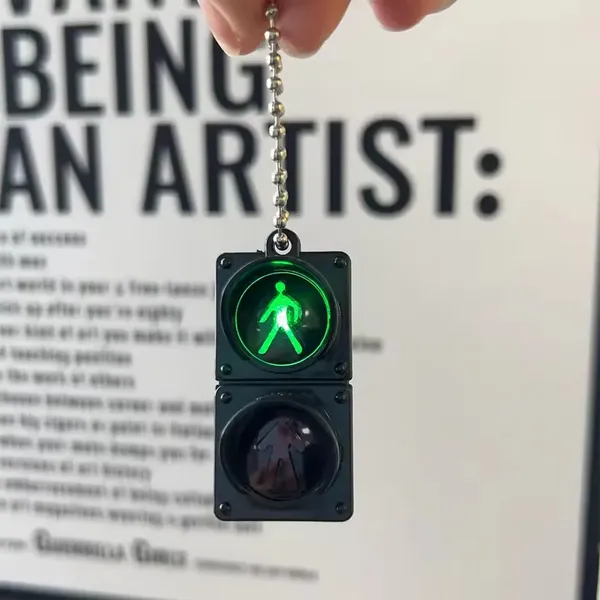Cool_Mini_Traffic_Light_Led_Keychain_Lights_Up_And_Glows_Pack_Of_3