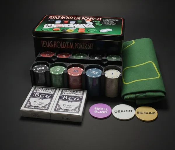 Ultimate_Family_Night_Hold_Em_Up_Casino_Poker_Card_Game_Set_With_Tokens_And_Mat_Default_Title