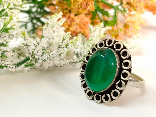 Green_Onyx_Crystal_Oval_Statement_Ring_For_Women