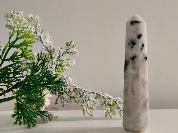 White_Moonstone_Crystal_Obelisk_Tower_Wand