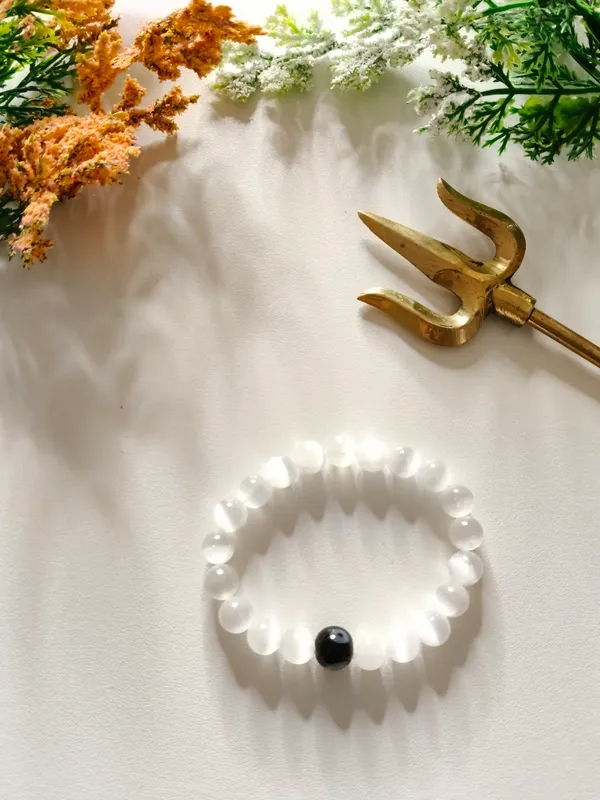 White_Crystal_Bracelet_For_Unisex