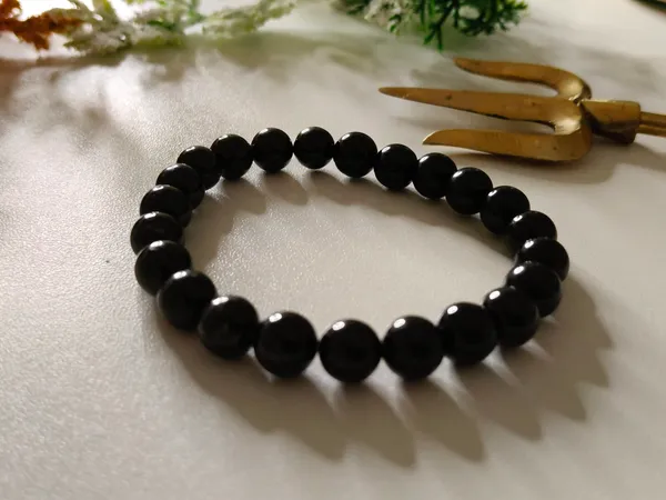 Black_Crystal_Bracelet_For_Unisex
