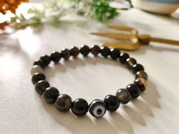 Black_Crystal_Bracelet_For_Unisex