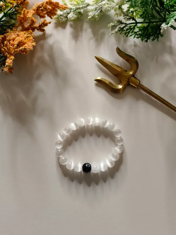 White_Crystal_Bracelet_For_Unisex