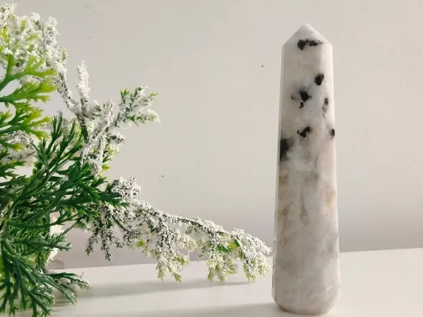 White_Moonstone_Crystal_Obelisk_Tower_Wand
