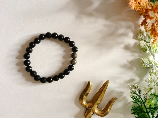 Black_Crystal_Bracelet_For_Unisex