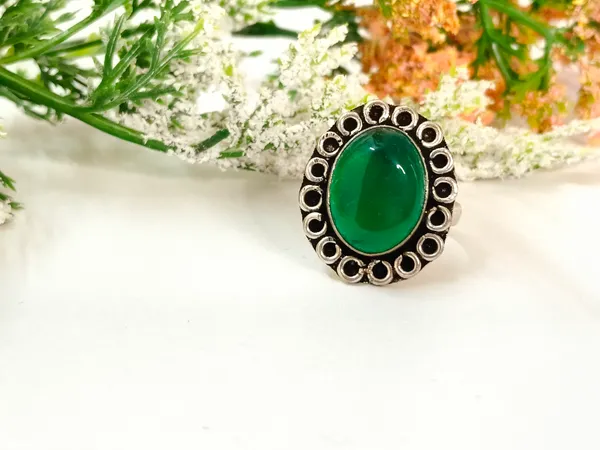 Green_Onyx_Crystal_Oval_Statement_Ring_For_Women