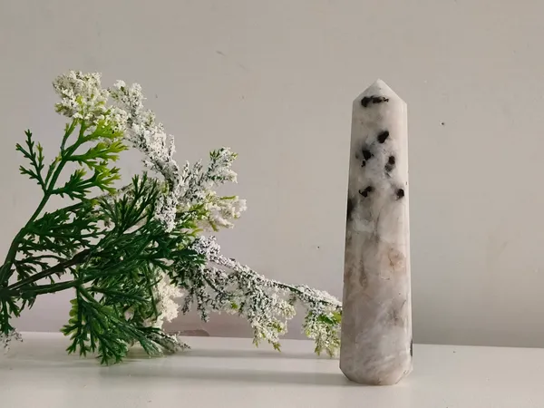 White_Moonstone_Crystal_Obelisk_Tower_Wand