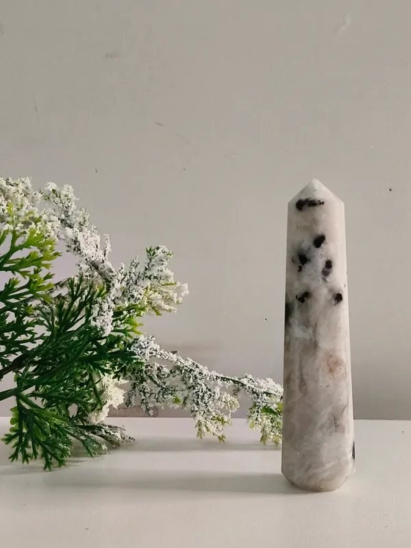 White_Moonstone_Crystal_Obelisk_Tower_Wand