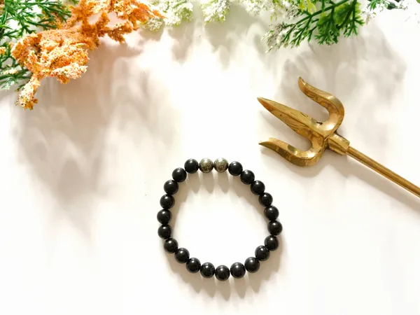 Black_Crystal_Bracelet_For_Unisex