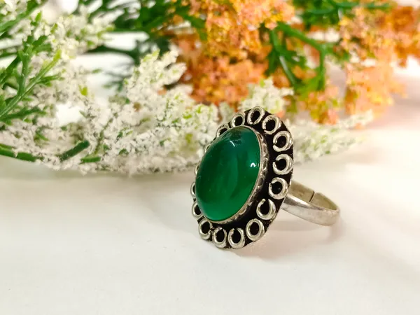 Green_Onyx_Crystal_Oval_Statement_Ring_For_Women