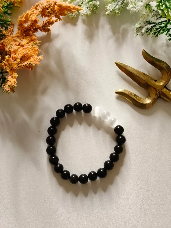 Black_Crystal_Bracelet_For_Unisex