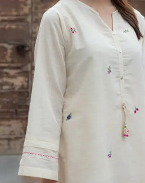 Off_White_Embroidered_Cotton_Kurta_And_Pant_Set