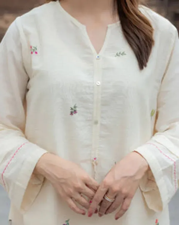 Off_White_Embroidered_Cotton_Kurta_And_Pant_Set