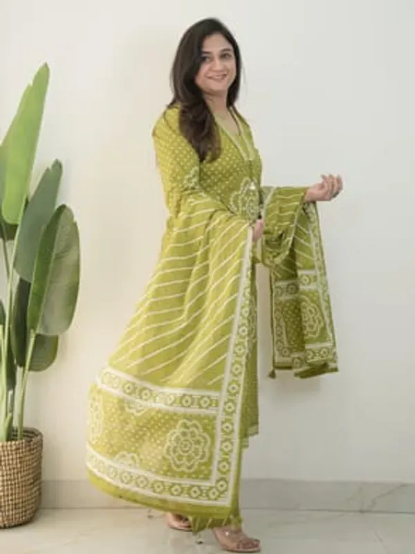 Jaipur_Libas_Srisha_Green_Bandhani_Print_Cotton_Suit_Set_With_Leheriya_Dupa_More