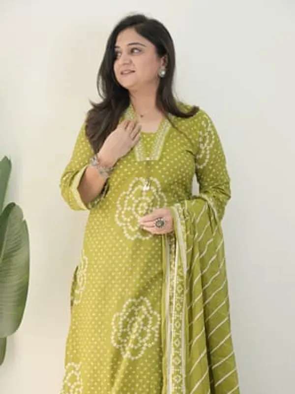 Jaipur_Libas_Srisha_Green_Bandhani_Print_Cotton_Suit_Set_With_Leheriya_Dupa_More