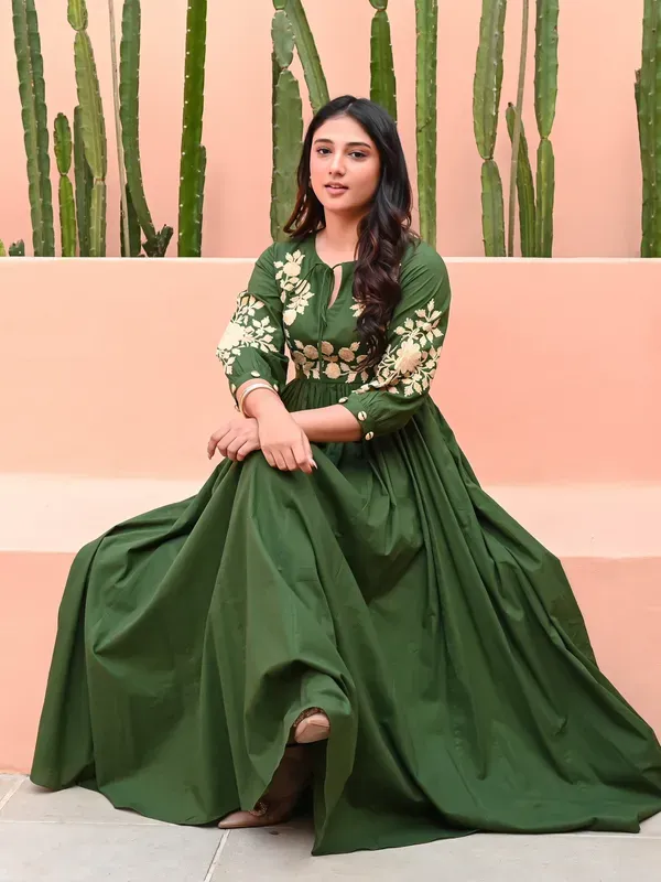 Dark_Green_Dress_With_Embroidery