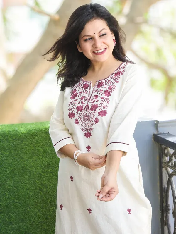 Cream_White_With_Rose_Thread_Embroidery_Neck_Work_Cotton_Kurti