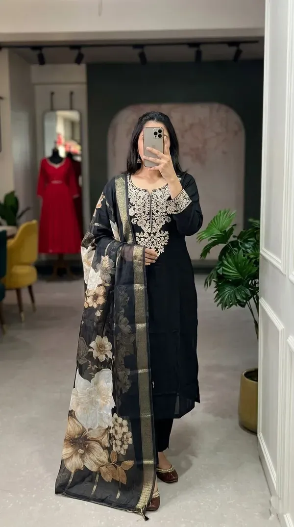 Jaipur_Libas_Black_Embroidered_Straight_Fit_Suit_Set_With_Floral_Organza_Du_More