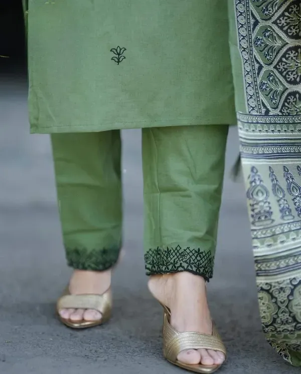 Jaipur_Libas_Green_Cotton_Embroidered_Kurta_Pant_Set_With_Printed_Dupatta