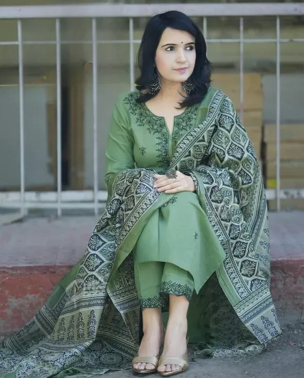Jaipur_Libas_Green_Cotton_Embroidered_Kurta_Pant_Set_With_Printed_Dupatta