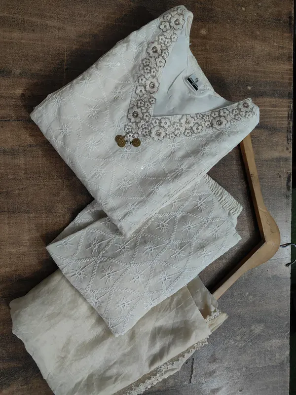 White_V_Neck_Chikankari_Kurta_Set_For_Women