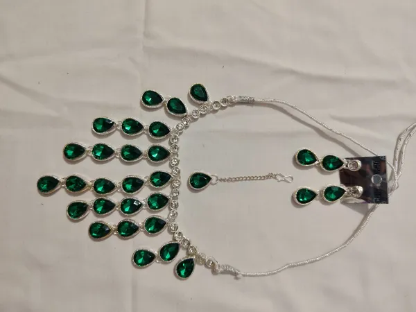 Green_Stone_Necklace_And_Earring_Set_for_Women
